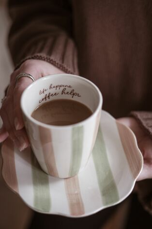 Majas Mugg Life happens Coffee helps